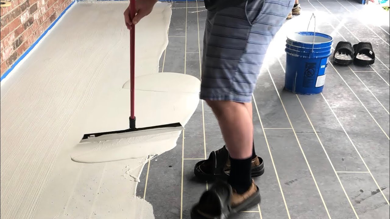 De houten vloer vervangen door een betonlook vloer